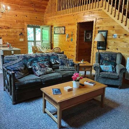 Beautiful 2 Bed Cabin With Hot Tub And Resort Pool Sevierville Bagian luar foto