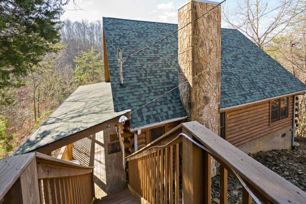 Beautiful 2 Bed Cabin With Hot Tub And Resort Pool Sevierville Bagian luar foto