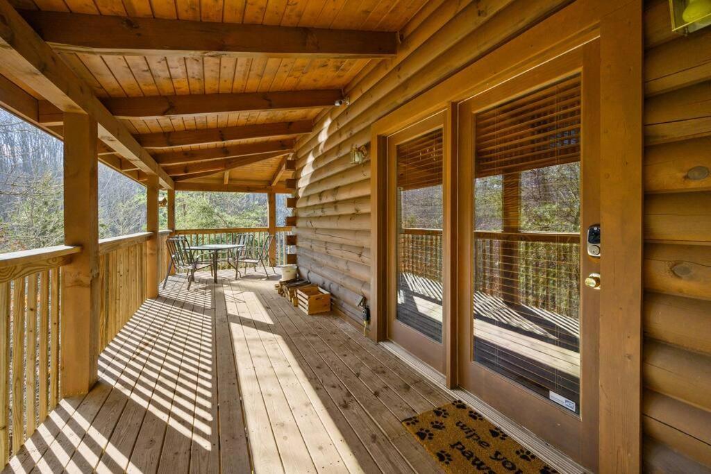 Beautiful 2 Bed Cabin With Hot Tub And Resort Pool Sevierville Bagian luar foto