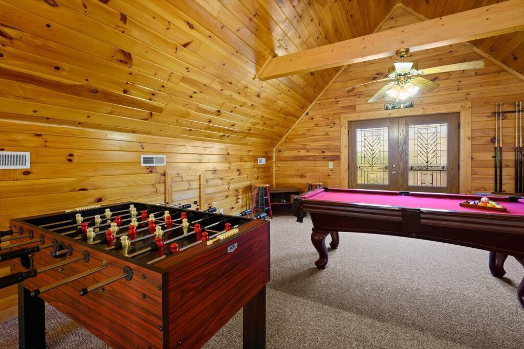Beautiful 2 Bed Cabin With Hot Tub And Resort Pool Sevierville Bagian luar foto