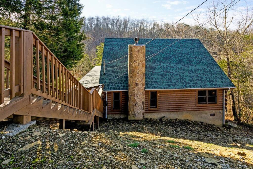 Beautiful 2 Bed Cabin With Hot Tub And Resort Pool Sevierville Bagian luar foto