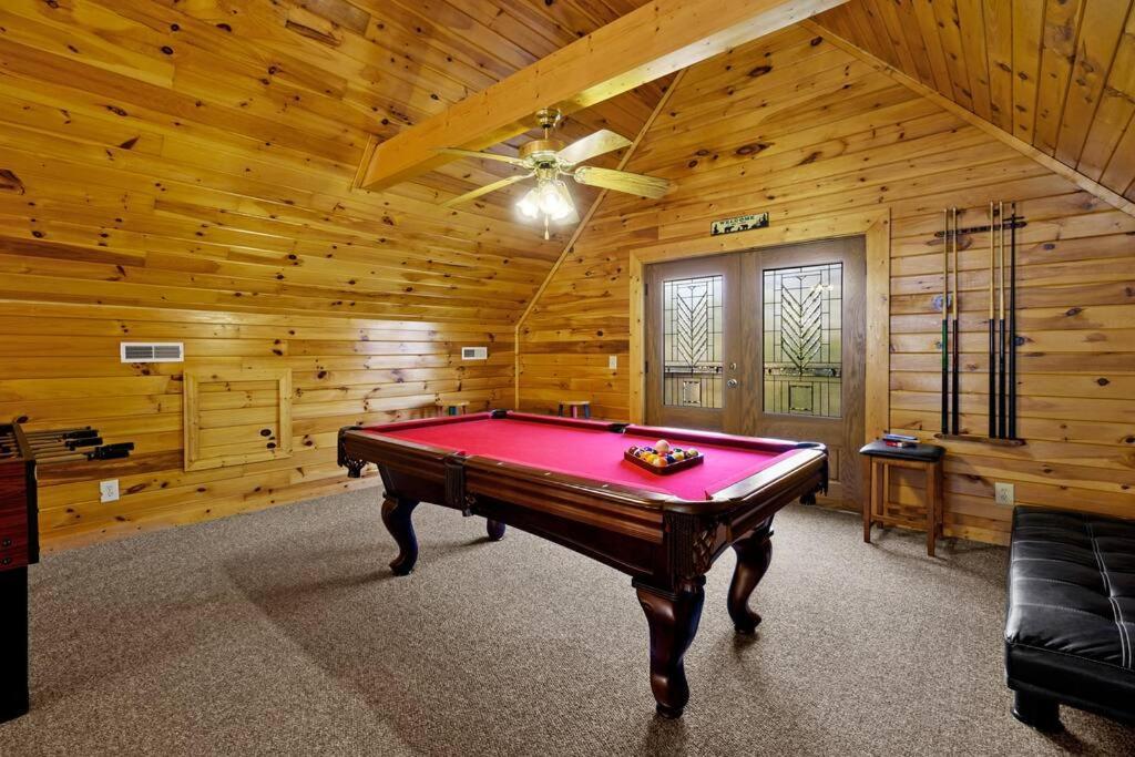 Beautiful 2 Bed Cabin With Hot Tub And Resort Pool Sevierville Bagian luar foto