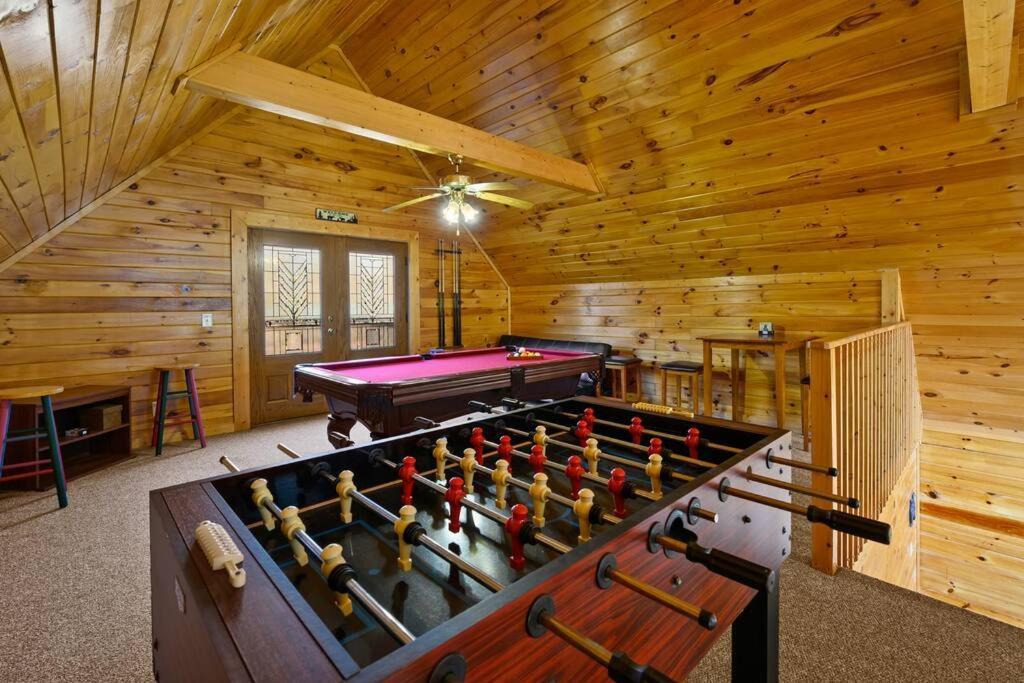 Beautiful 2 Bed Cabin With Hot Tub And Resort Pool Sevierville Bagian luar foto