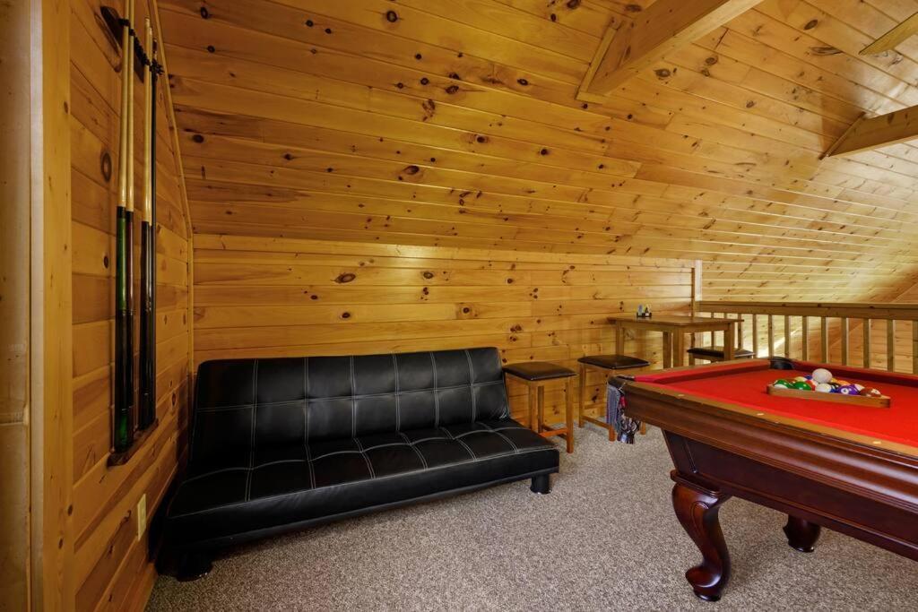 Beautiful 2 Bed Cabin With Hot Tub And Resort Pool Sevierville Bagian luar foto