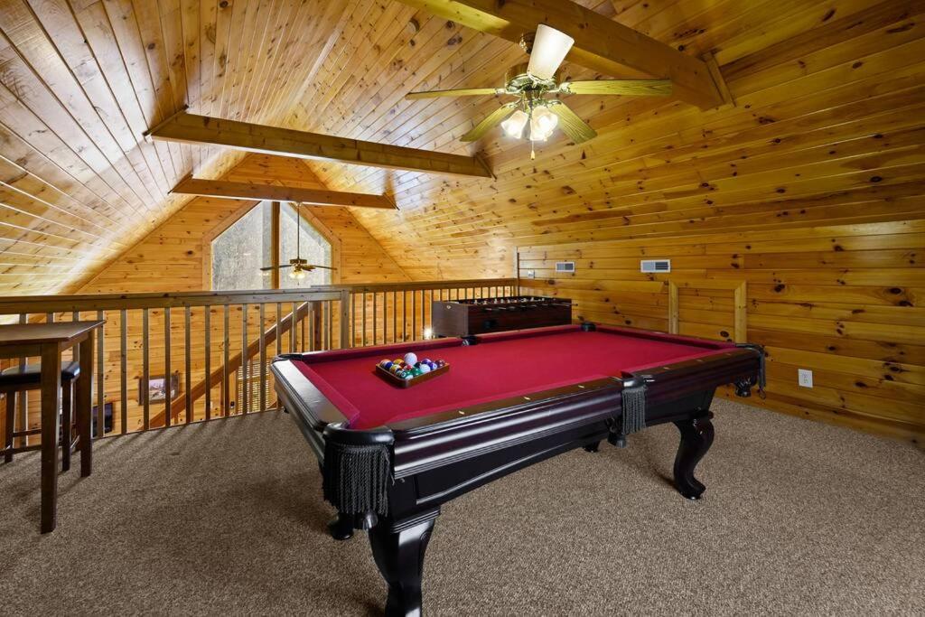 Beautiful 2 Bed Cabin With Hot Tub And Resort Pool Sevierville Bagian luar foto