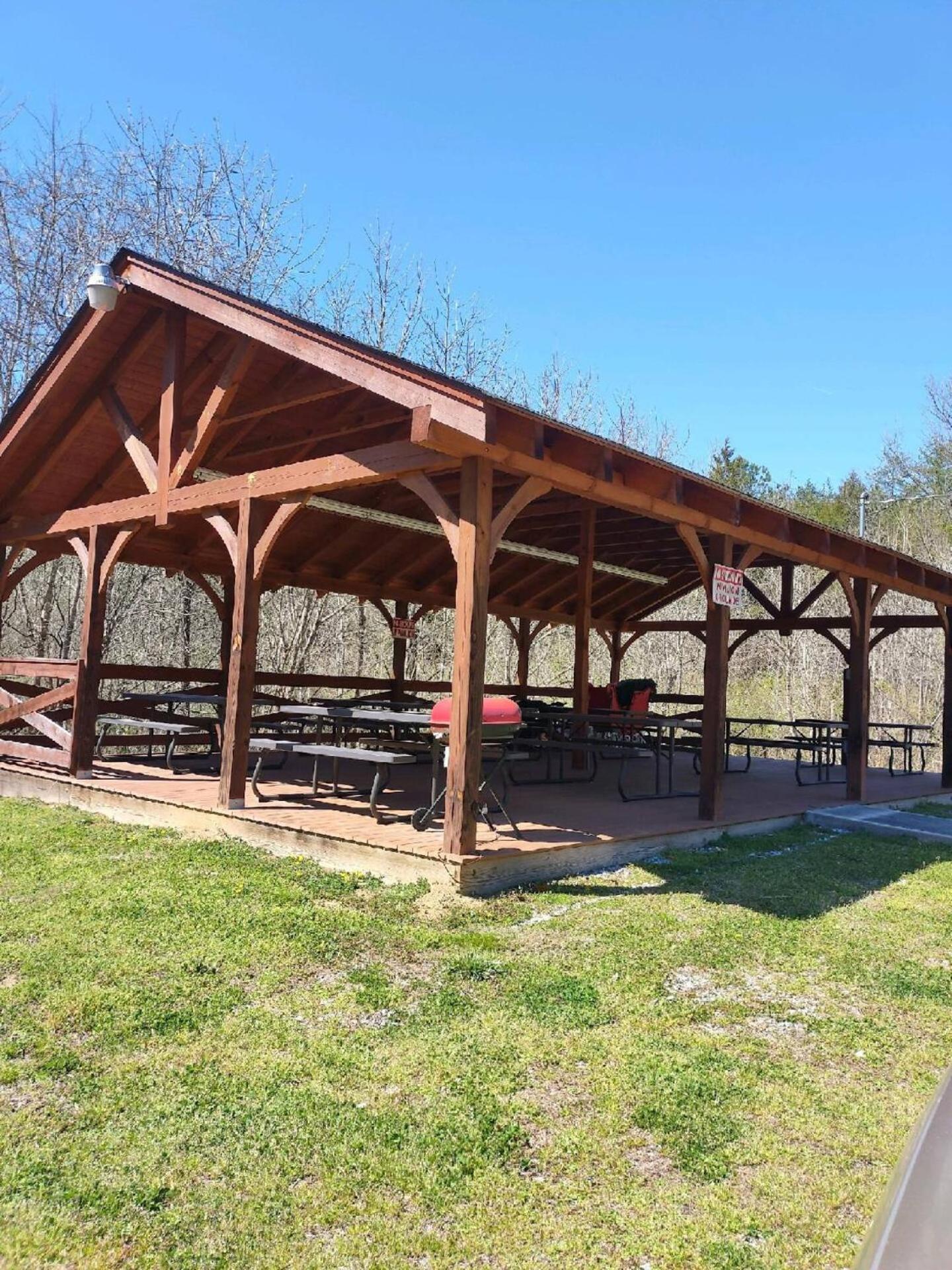 Beautiful 2 Bed Cabin With Hot Tub And Resort Pool Sevierville Bagian luar foto